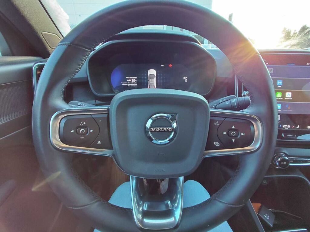 Volvo C40 2022 Musta