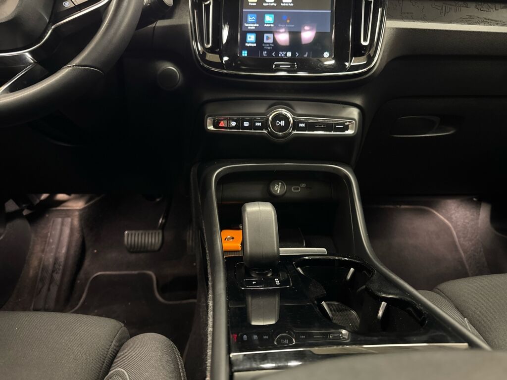 Volvo C40 2022 Musta