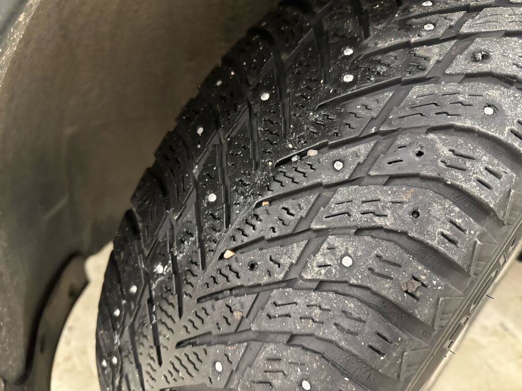 Volvo C40 2022 Musta