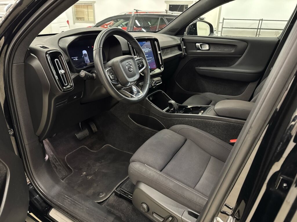 Volvo C40 2022 Musta