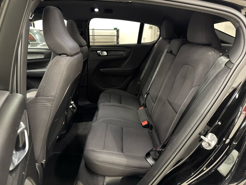 Volvo C40 2022 Musta