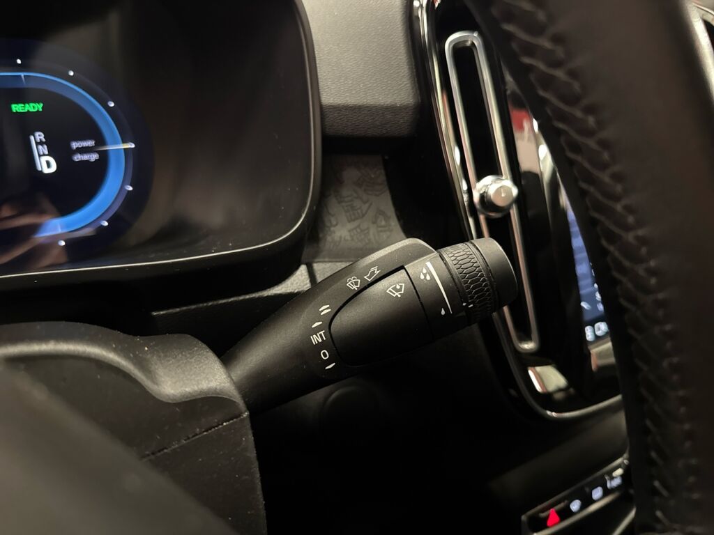 Volvo C40 2022 Musta