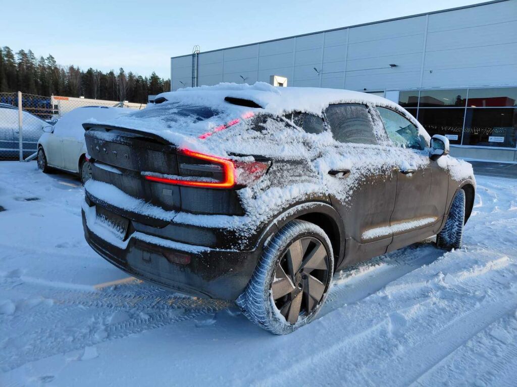 Volvo C40 2022 Musta