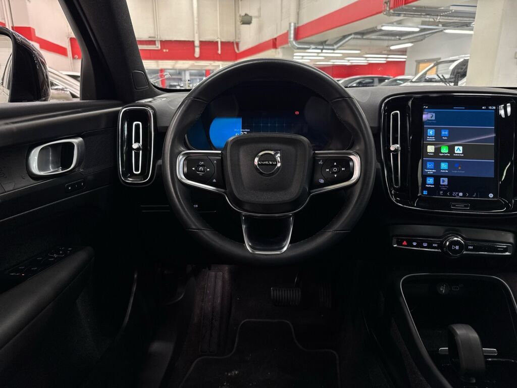 Volvo C40 2022 Musta