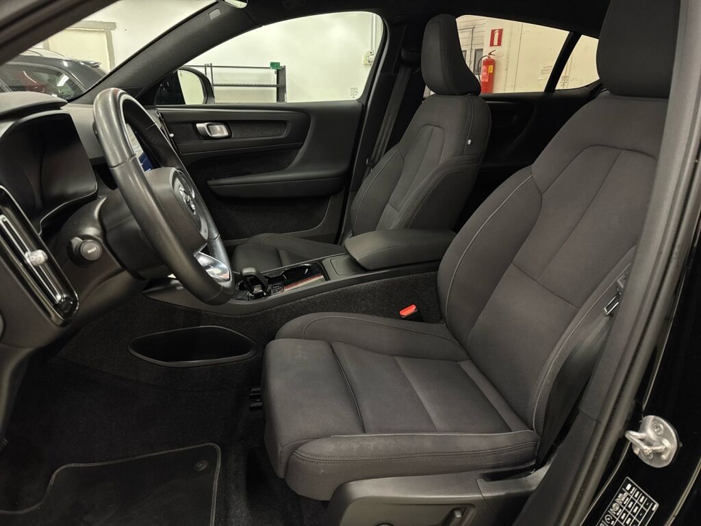 Volvo C40 2022 Musta