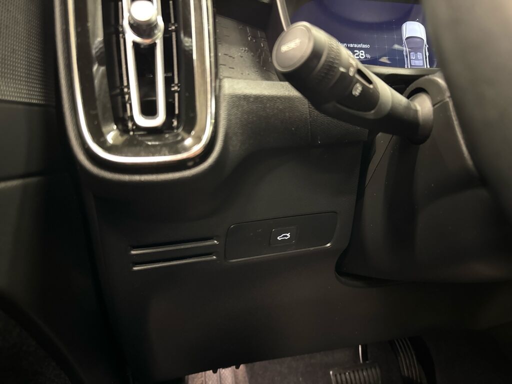 Volvo C40 2022 Musta