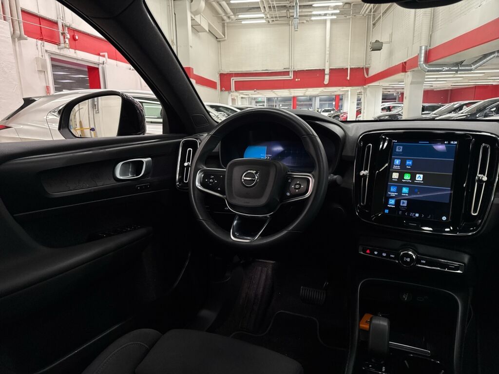 Volvo C40 2022 Musta