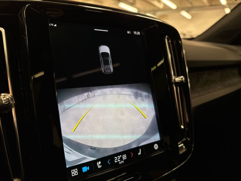 Volvo C40 2022 Musta