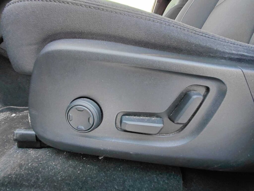 Volvo C40 2022 Musta