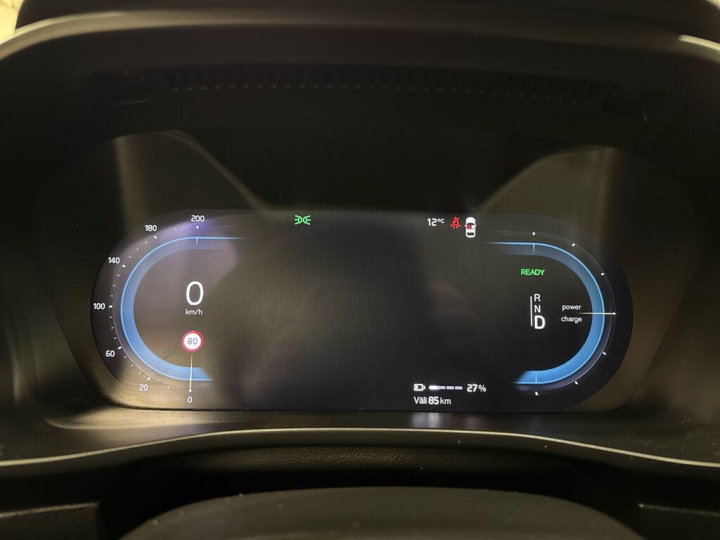 Volvo C40 2022 Musta