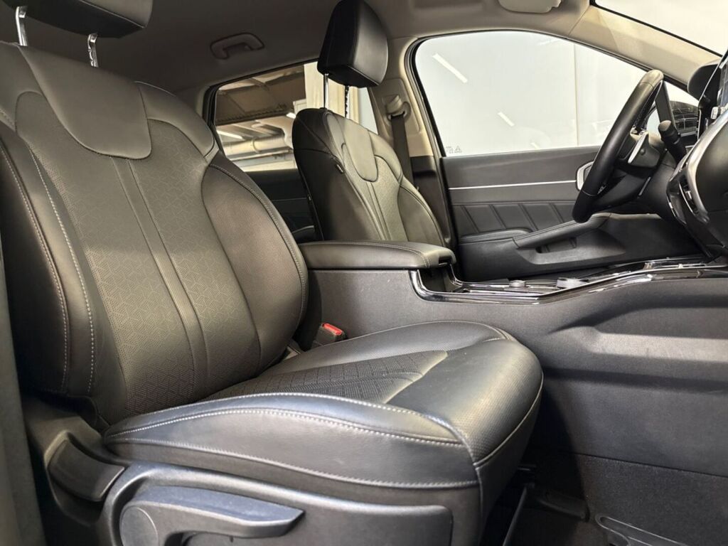 Kia Sorento 2022 Musta