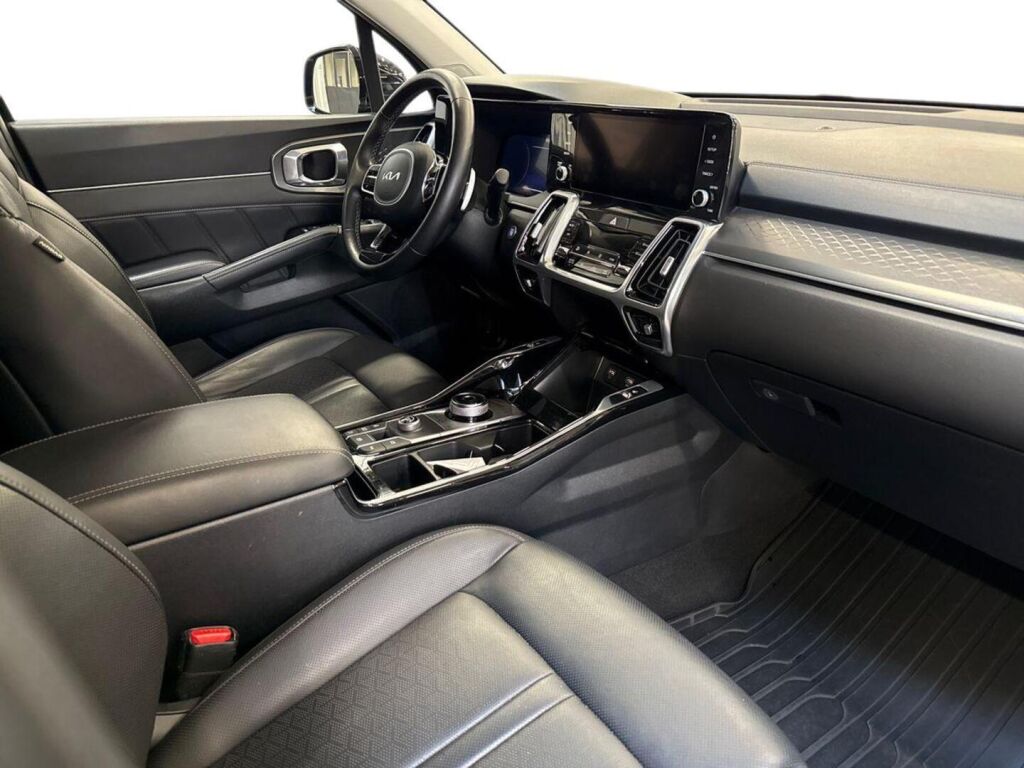 Kia Sorento 2022 Musta