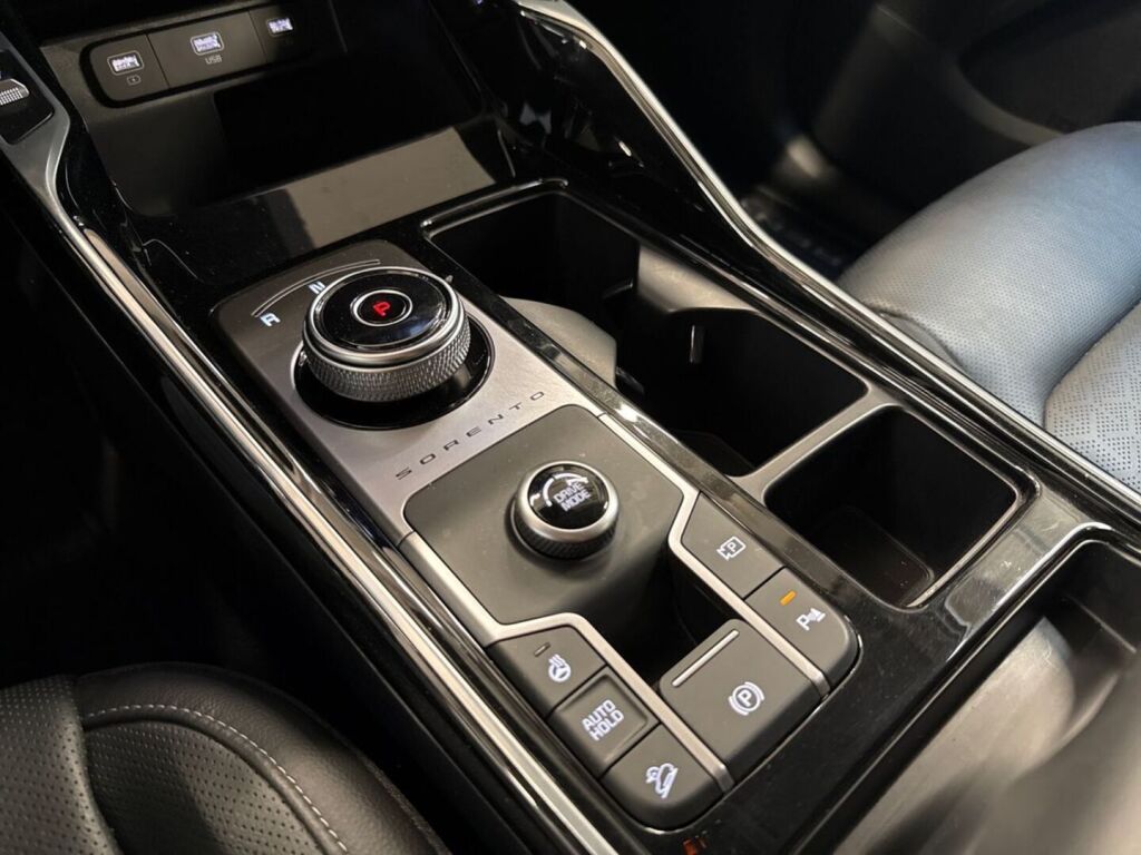 Kia Sorento 2022 Musta