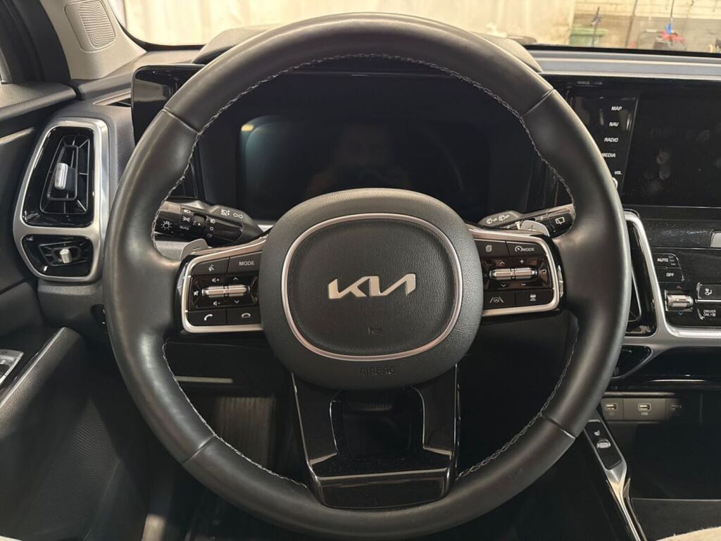 Kia Sorento 2022 Musta