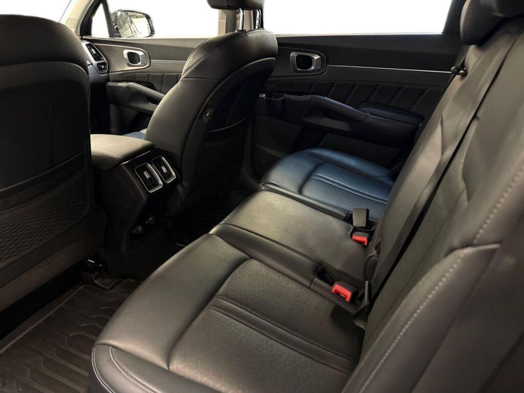 Kia Sorento 2022 Musta