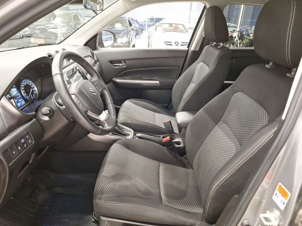 Suzuki Vitara 2022 Harmaa