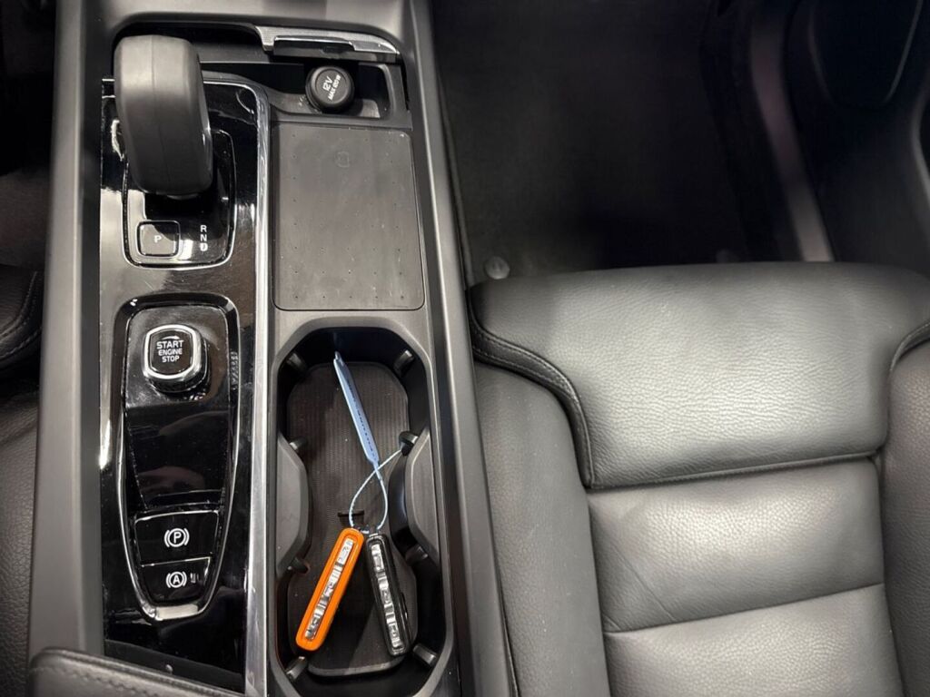 Volvo XC60 2023 Musta