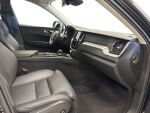 Volvo XC60 2023 Musta
