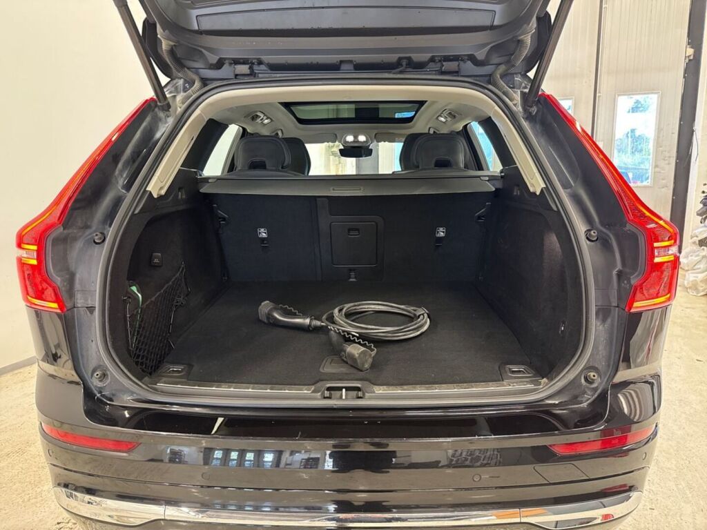 Volvo XC60 2023 Musta