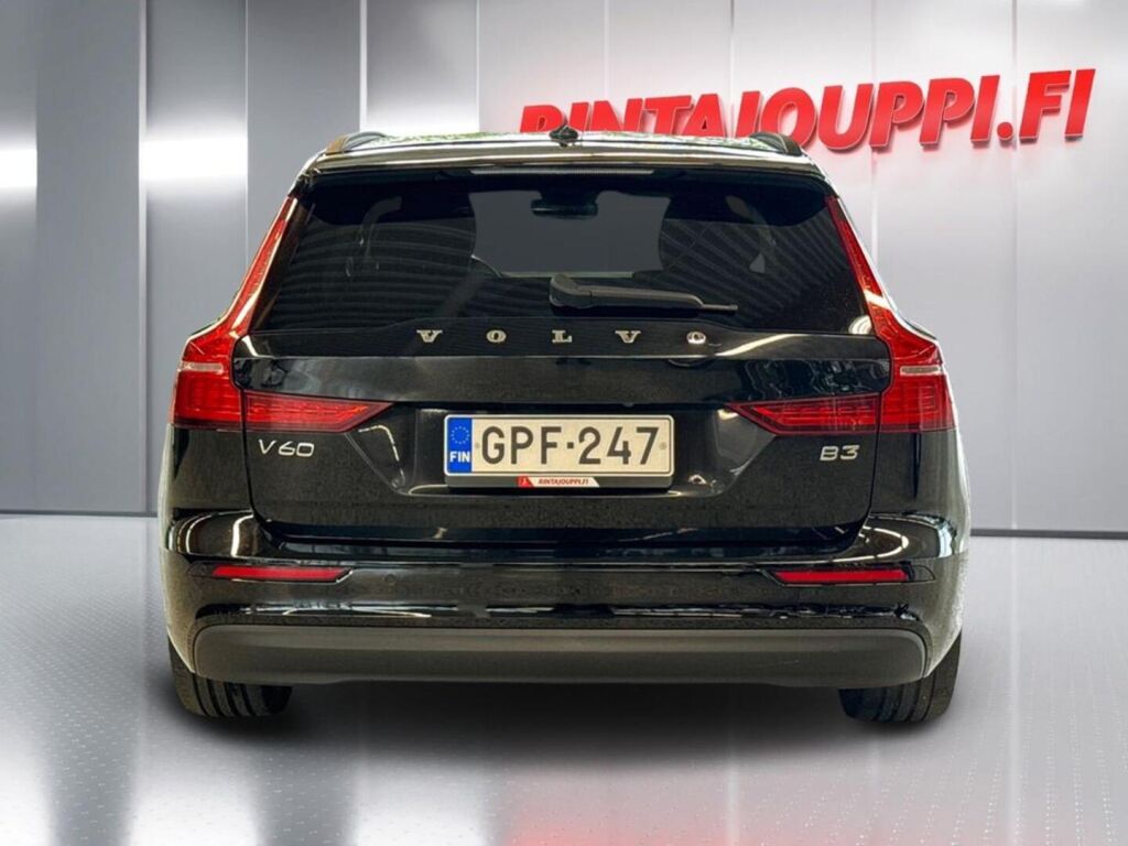 Volvo V60 2023 Musta