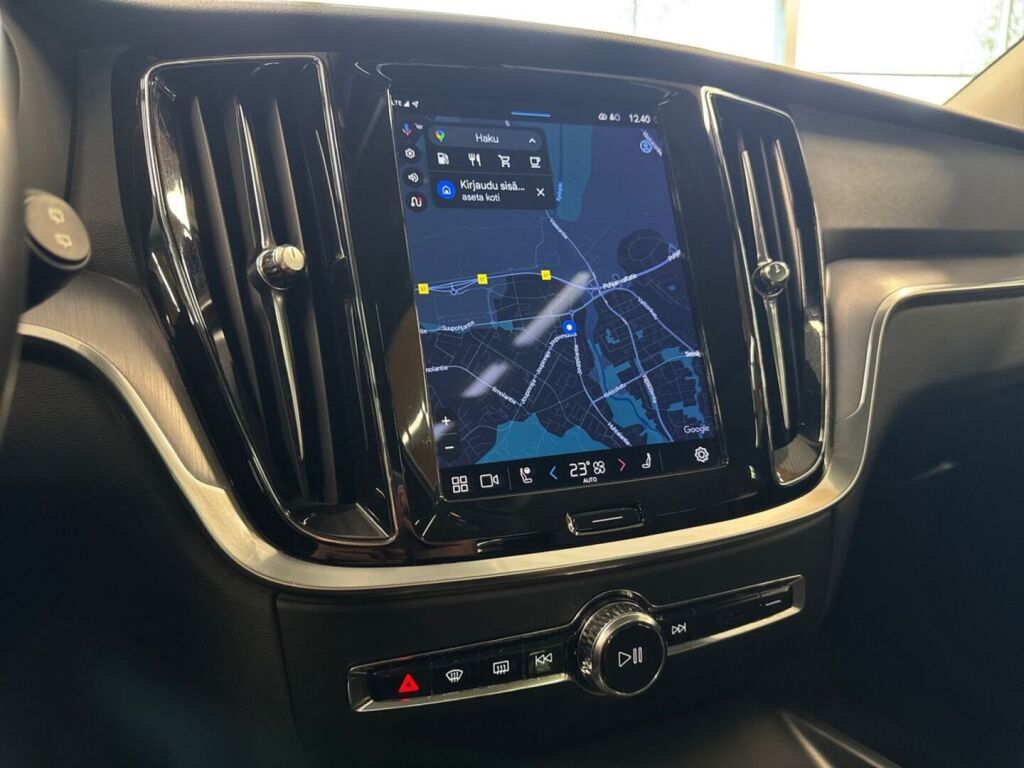 Volvo V60 2023 Musta