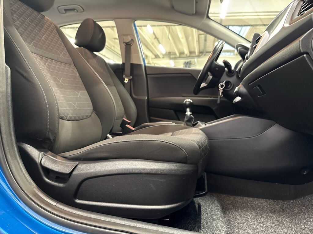 Kia Rio 2023 Sininen