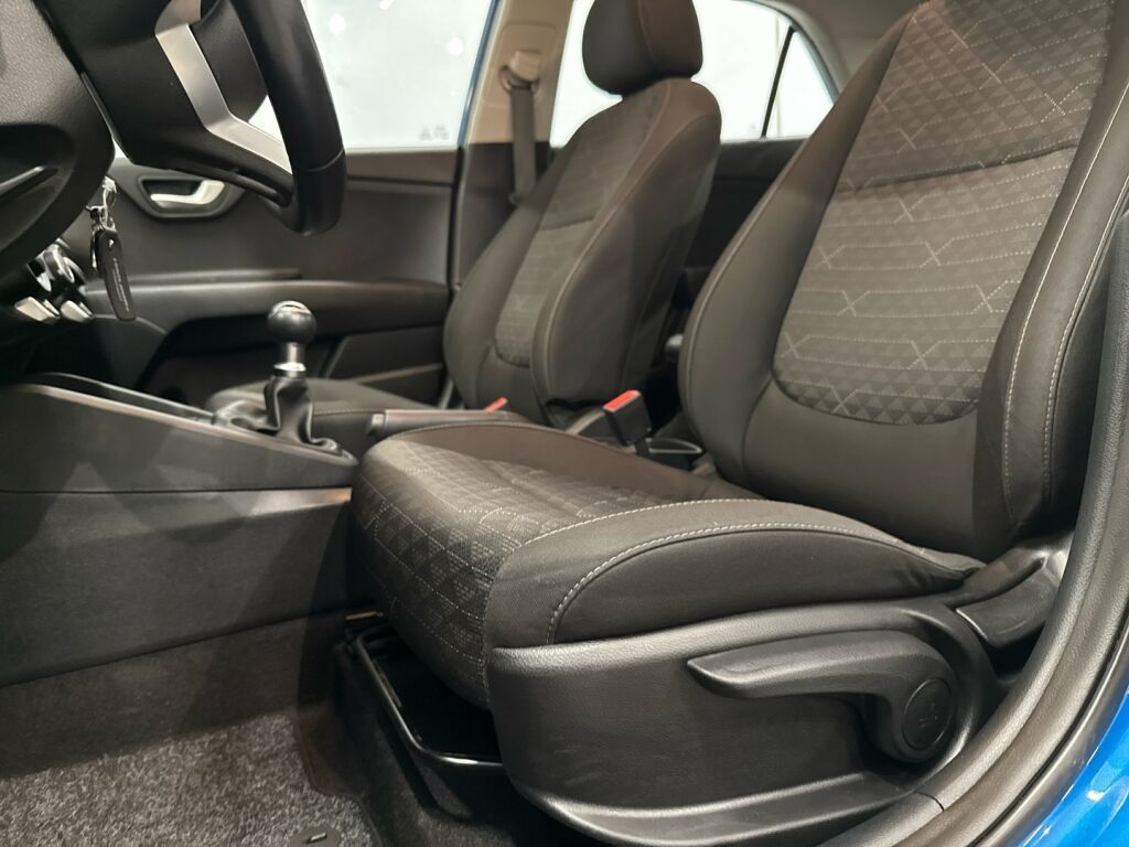 Kia Rio 2023 Sininen