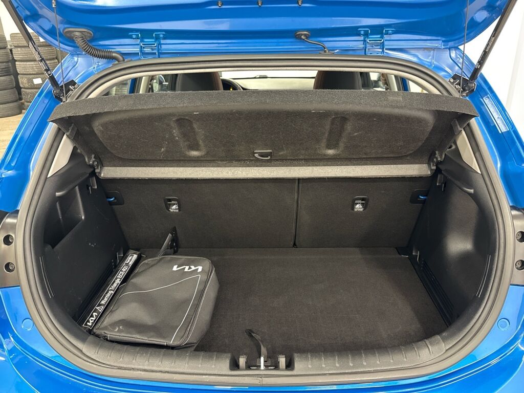 Kia Rio 2023 Sininen