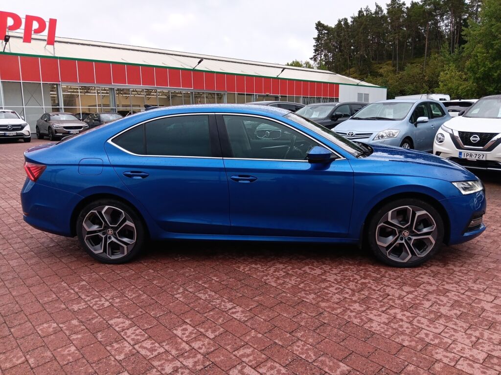 Skoda Octavia 2022 Sininen