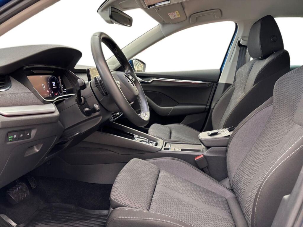 Skoda Octavia 2022 Sininen