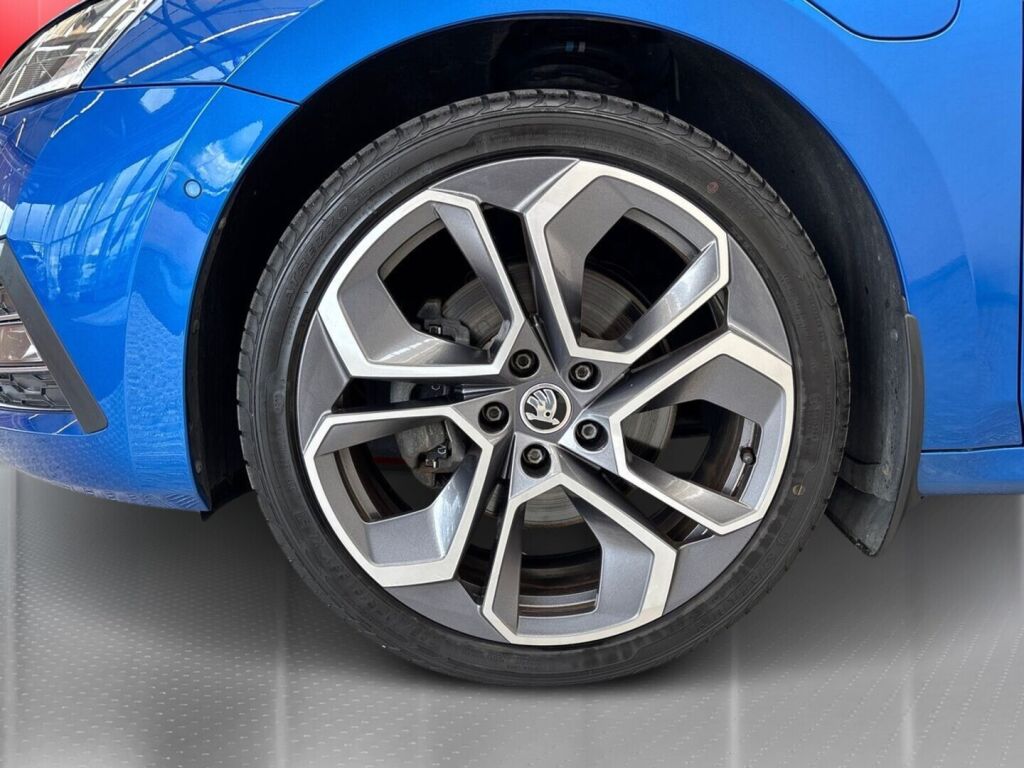 Skoda Octavia 2022 Sininen