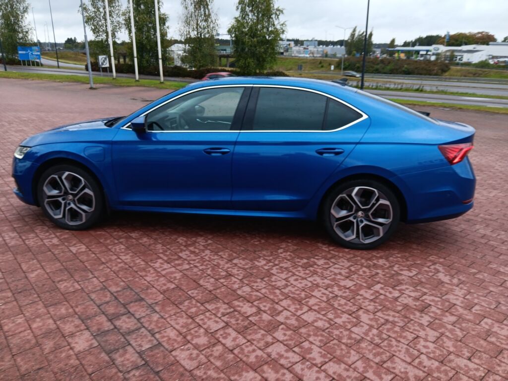 Skoda Octavia 2022 Sininen