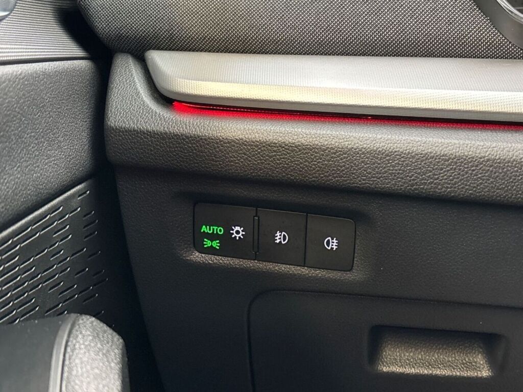 Skoda Octavia 2022 Sininen