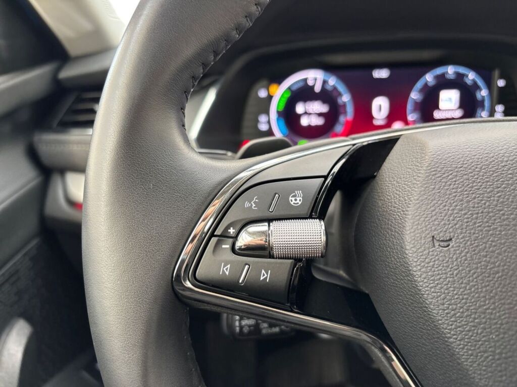Skoda Octavia 2022 Sininen