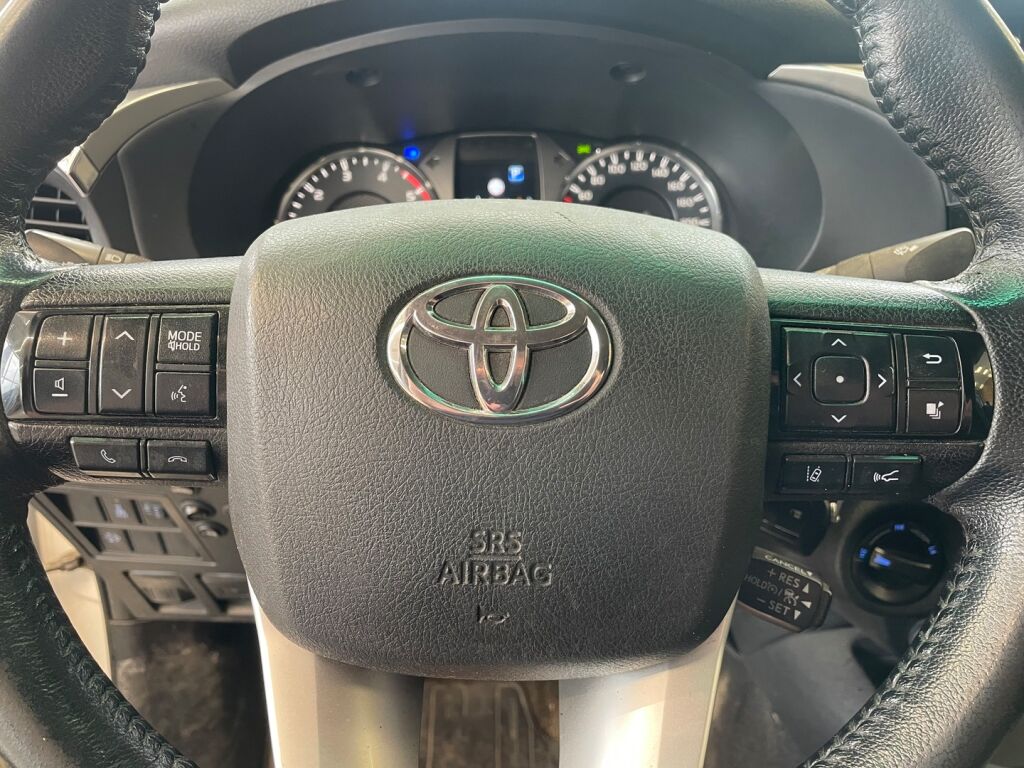 Toyota Hilux 2022 Valkoinen