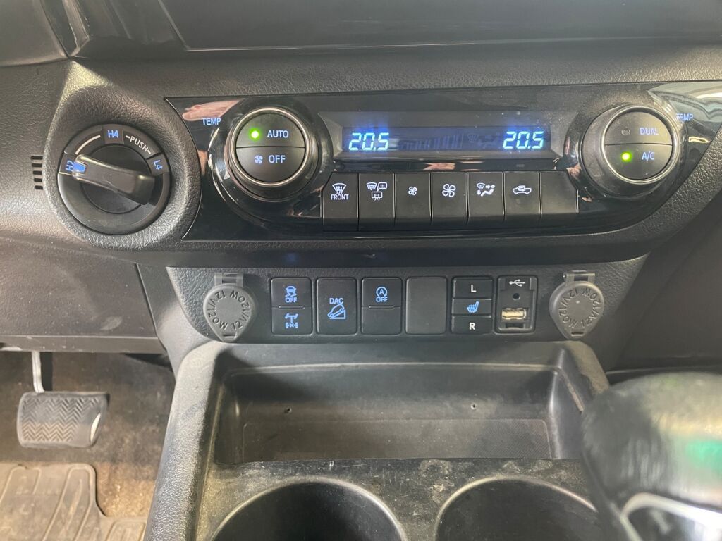 Toyota Hilux 2022 Valkoinen