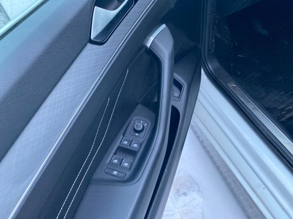 Volkswagen Passat 2020 Valkoinen