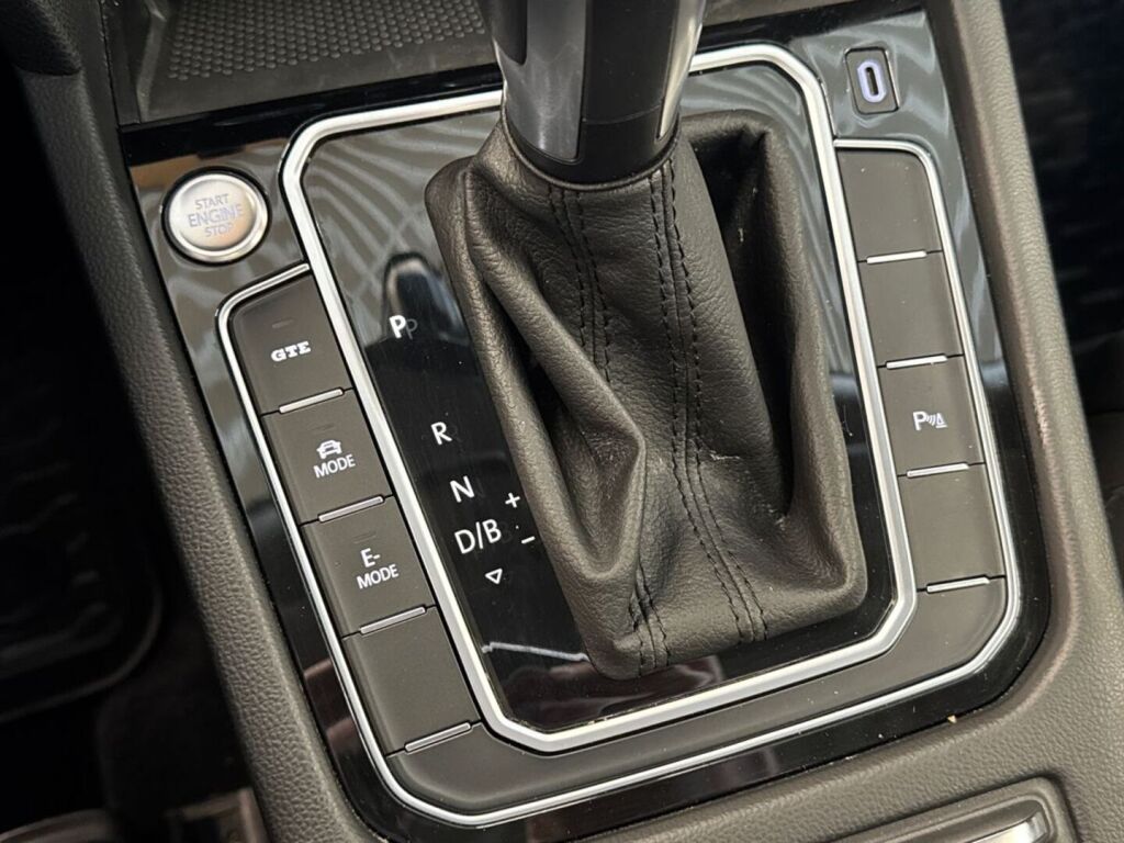 Volkswagen Passat 2020 Valkoinen