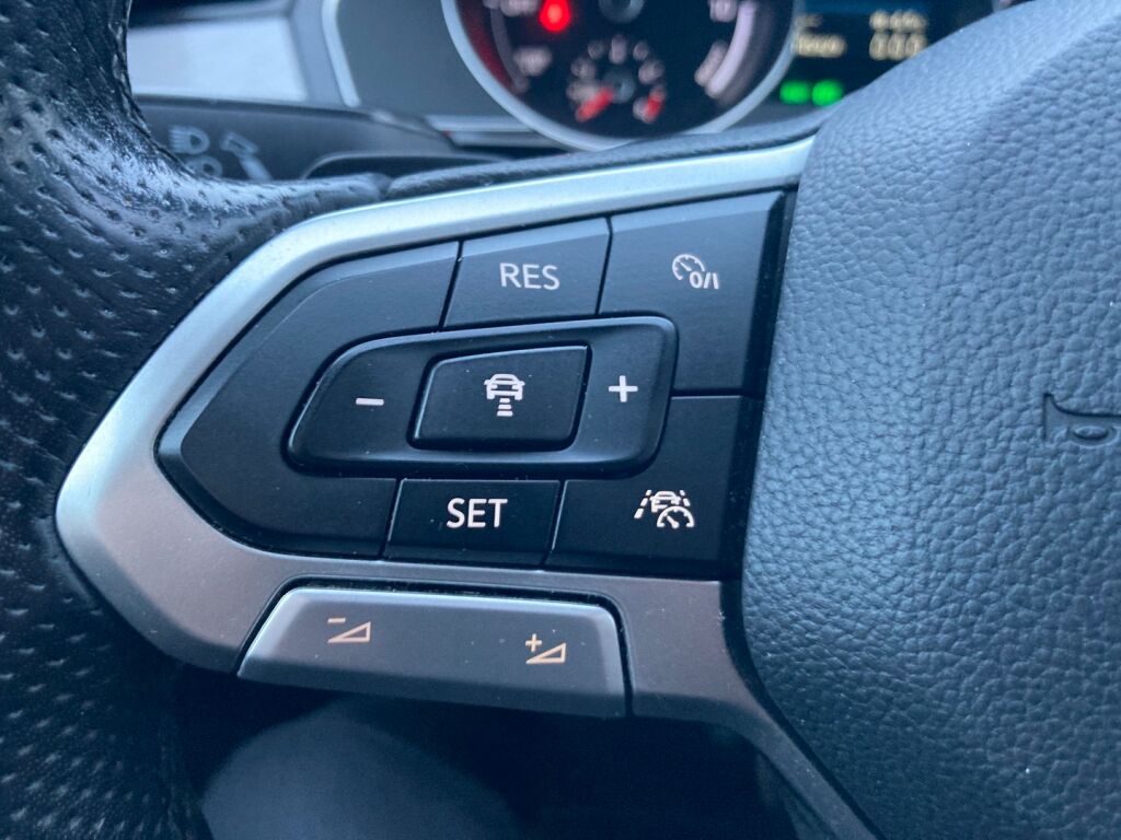 Volkswagen Passat 2020 Valkoinen