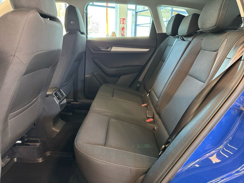 Skoda Karoq 2023 Sininen