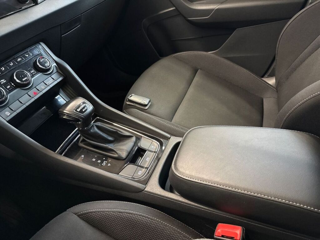 Skoda Karoq 2023 Sininen