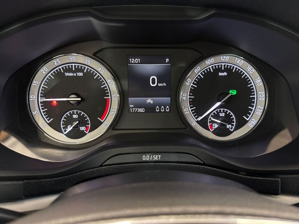 Skoda Karoq 2023 Sininen