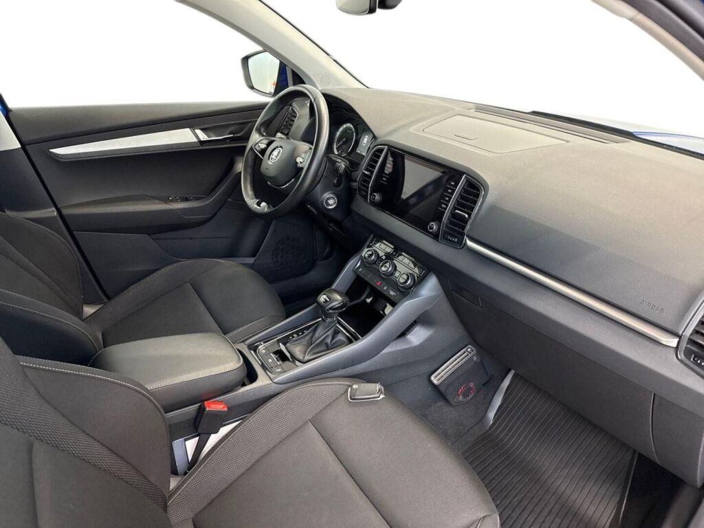 Skoda Karoq 2023 Sininen