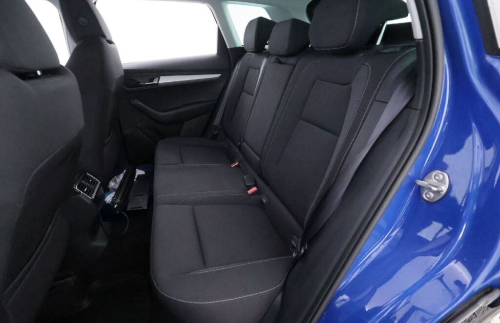 Skoda Karoq 2023 Sininen