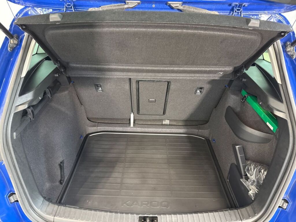 Skoda Karoq 2023 Sininen