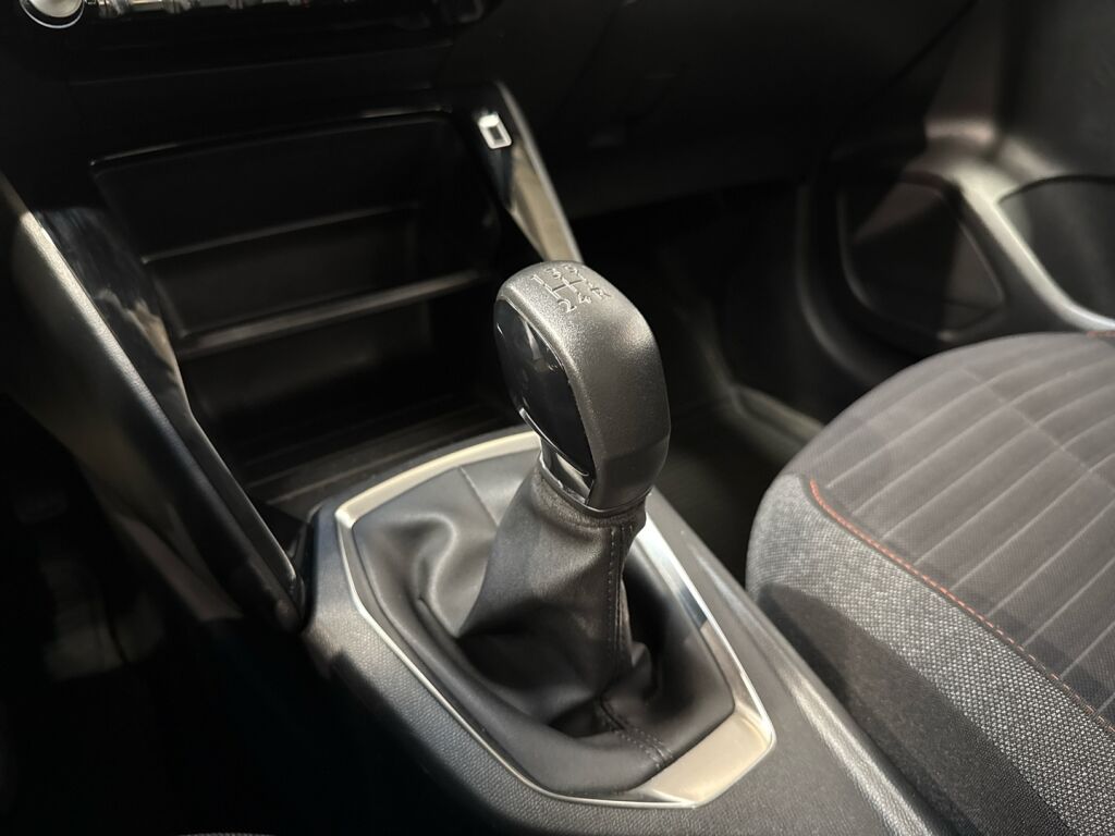 Peugeot 208 2023 Valkoinen