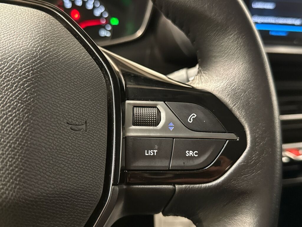 Peugeot 208 2023 Valkoinen