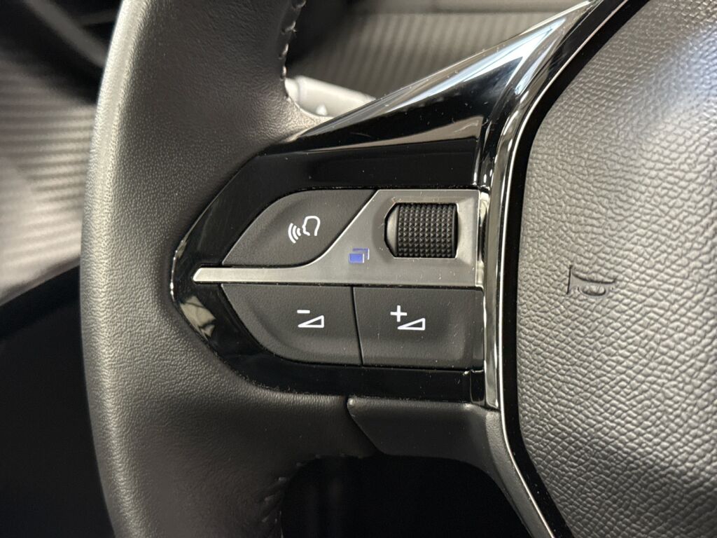 Peugeot 208 2023 Valkoinen