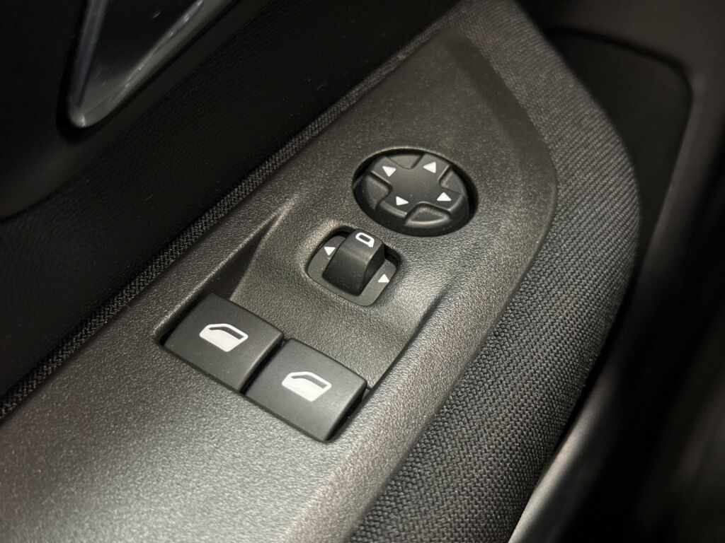 Peugeot 208 2023 Valkoinen