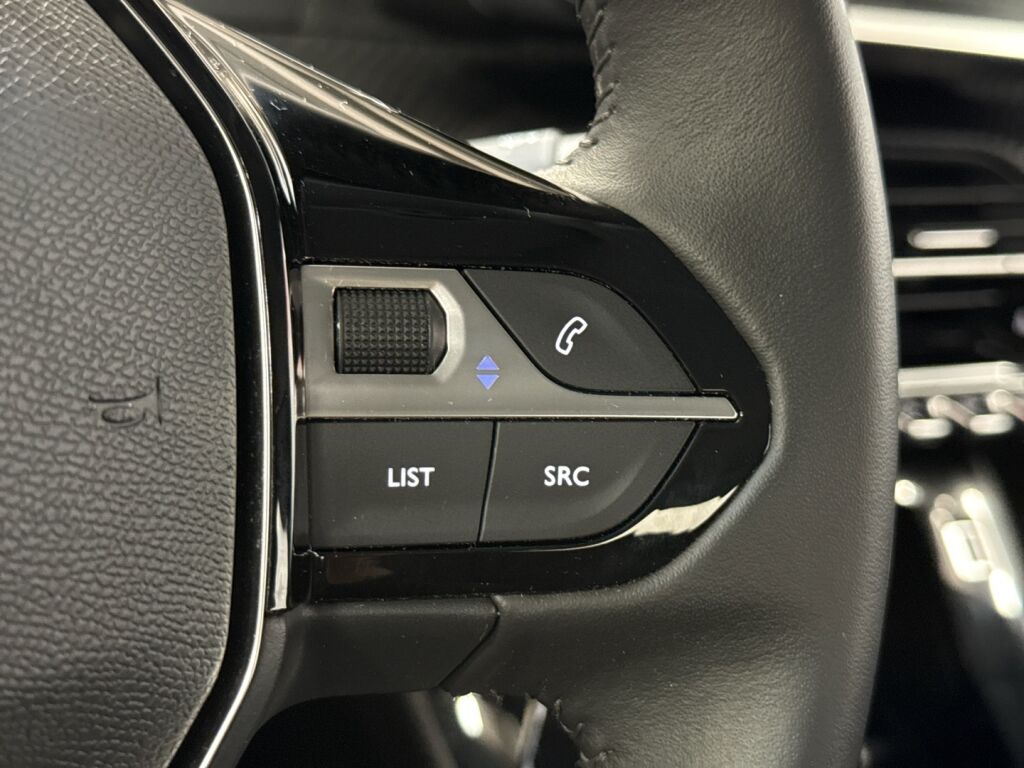 Peugeot 208 2023 Valkoinen